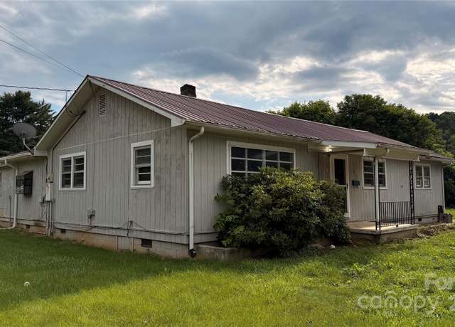 Property at 233 Rogers St, Waynesville, NC 28786, 2 beds, 2 baths