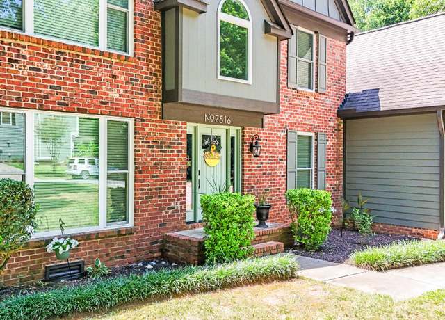 Property at 7516 Kinsmore Ln, Charlotte, NC 28269, 4 beds, 2.5 baths