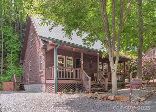 Property at 41 Trapper Ln, Waynesville, NC 28785, 2 beds, 2 baths