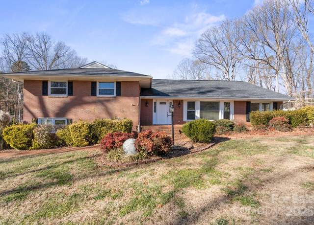 Property at 220 Augusta Dr, Statesville, NC 28625, 3 beds, 2.5 baths