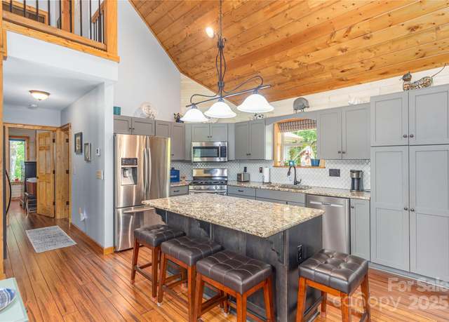 Property at 294 Gadohi Trl, Maggie Valley, NC 28751, 3 beds, 2.5 baths