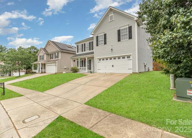 Property at 528 Goodloe Dr, Charlotte, NC 28262, 4 beds, 2.5 baths