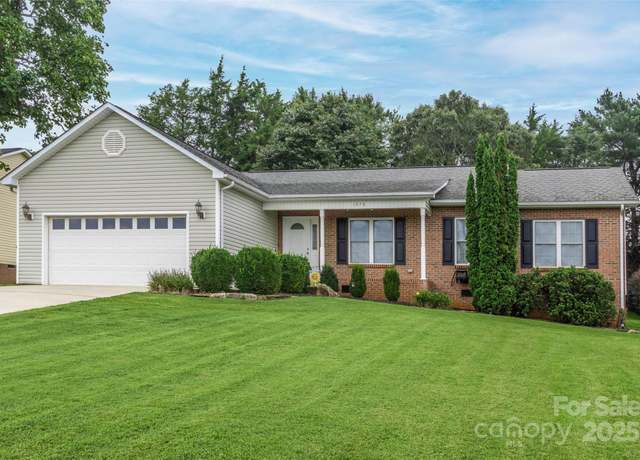 Property at 1376 Farmington Hills Dr, Conover, NC 28613, 3 beds, 2 baths