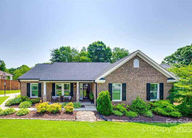 Property at 12311 Bentcreek Ln, Matthews, NC 28105, 4 beds, 2 baths