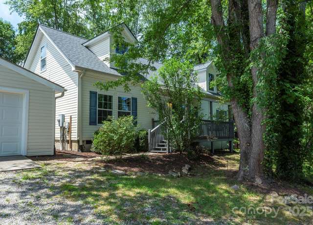 Property at 9 Everwood Dr, Candler, NC 28715, 4 beds, 2 baths