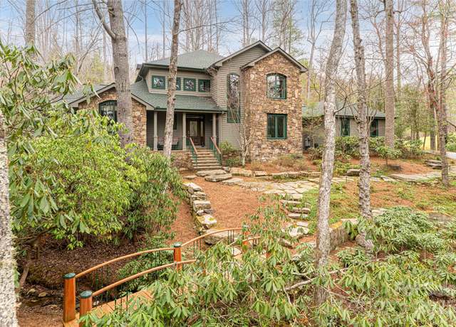 Property at 212 Shadybrook Trl, Hendersonville, NC 28739, 3 beds, 3.5 baths