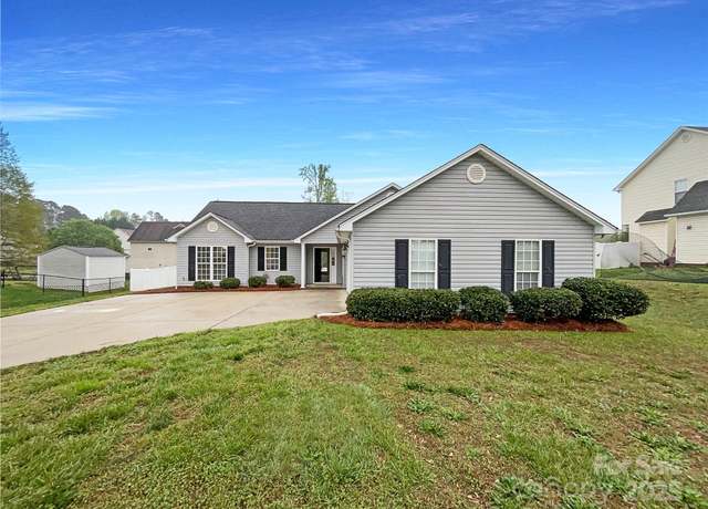 Property at 4147 Timberwood Dr, Gastonia, NC 28056, 3 beds, 2 baths