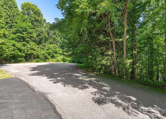 Property at 96 Turkey Roost Ct, Hendersonville, NC 28739