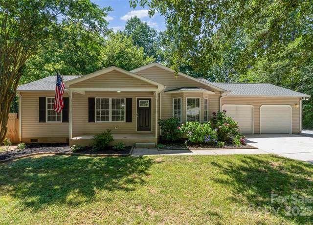 Property at 124 Julius Ln, Mooresville, NC 28117, 3 beds, 2 baths