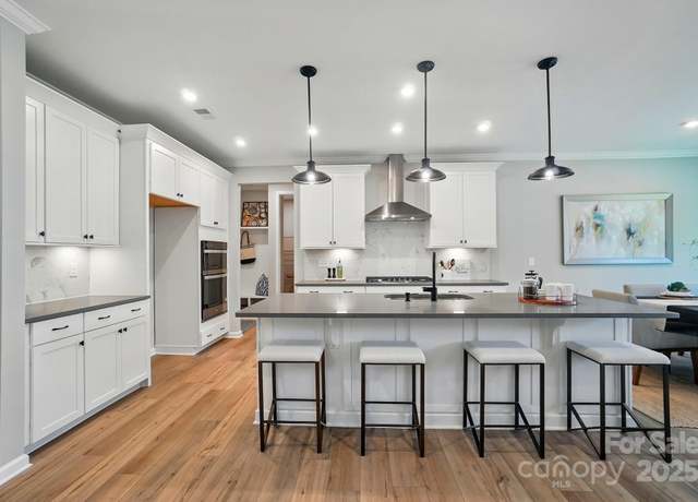 Property at 9843 Quercus Ln, Huntersville, NC 28078, 5 beds, 4.5 baths