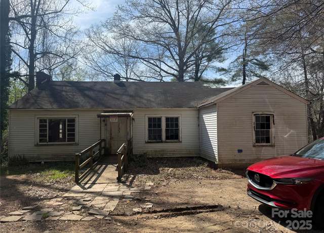Property at 133 Green Pl, Lenoir, NC 28645, 3 beds, 1 bath