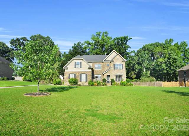 Property at 12515 Hashanli Pl, Matthews, NC 28105, 5 beds, 4 baths