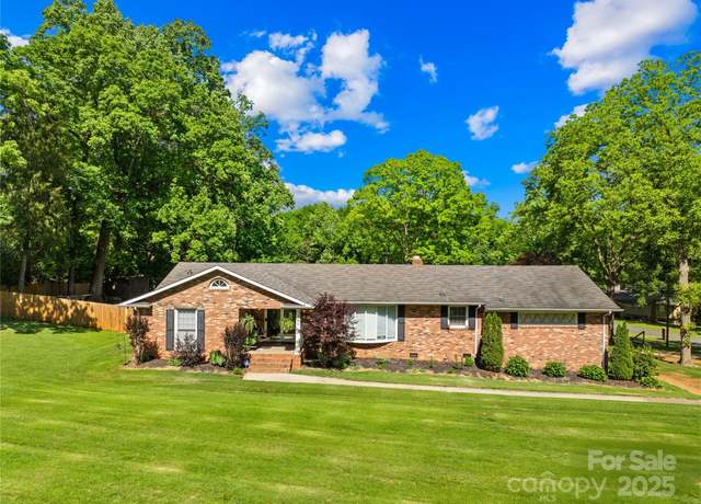Property at 245 Kingsway Cir, Charlotte, NC 28214, 3 beds, 2 baths