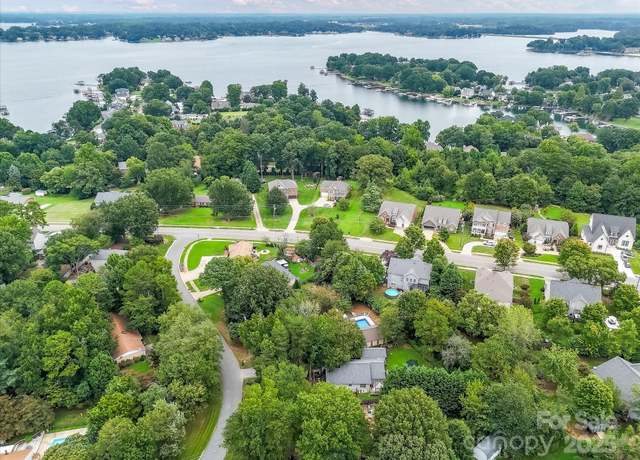 Property at 21021 Entrada Dr, Cornelius, NC 28031, 3 beds, 2 baths