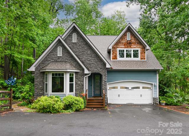 Property at 17 Bohemian Ln, Asheville, NC 28805, 3 beds, 2.5 baths