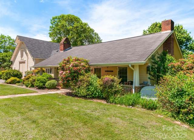 Property at 229 Crabtree Mountain Rd, Canton, NC 28716, 2 beds, 2.5 baths