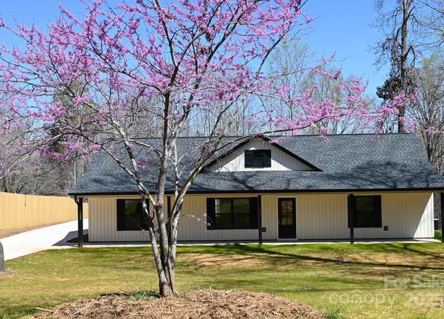 Property at 3720 Turner Rd, Clover, SC 29710, 3 beds, 2 baths