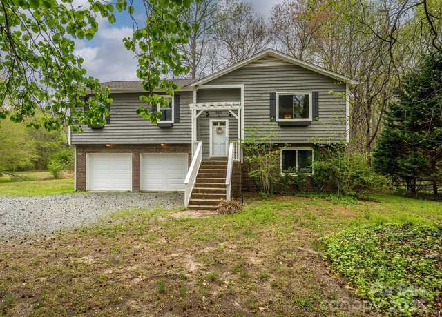 Property at 5601 Indian Brook Dr, Matthews, NC 28104, 3 beds, 2 baths