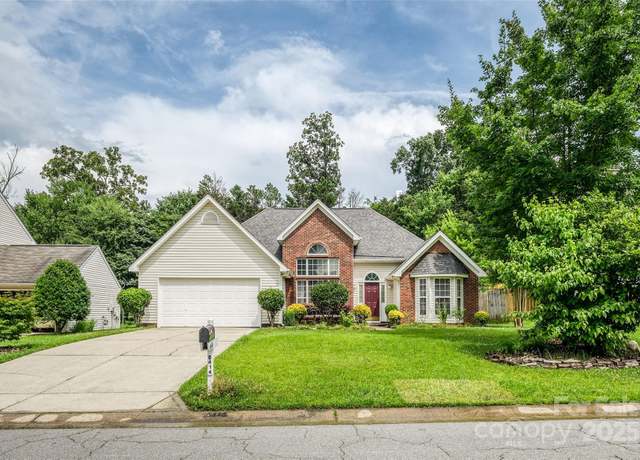 Property at 6414 Goldenblush Cir, Charlotte, NC 28269, 4 beds, 2 baths