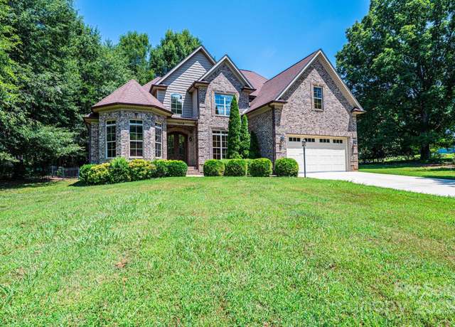 Property at 1019 30th Avenue Ln NE, Hickory, NC 28601, 4 beds, 3 baths