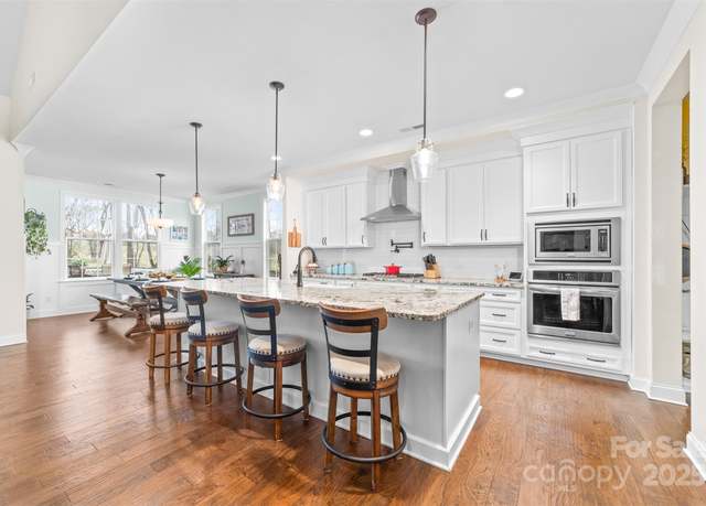 Property at 158 Country Lake Dr, Mooresville, NC 28115, 4 beds, 3.5 baths