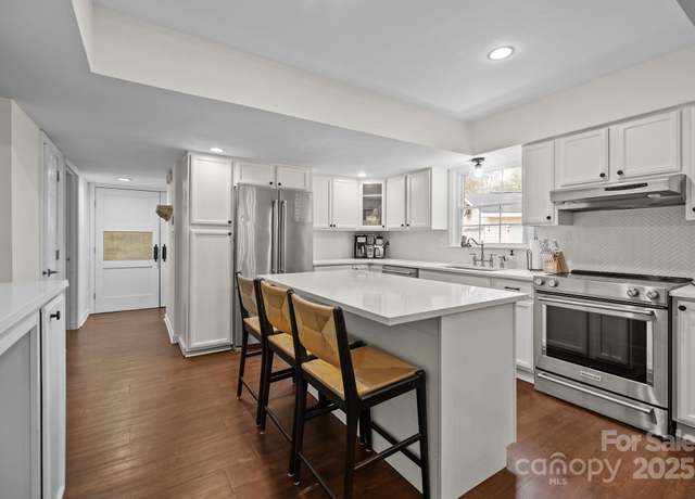 Property at 6807 Stoney Ridge Rd, Matthews, NC 28104, 3 beds, 2.5 baths