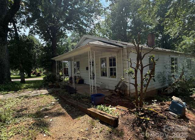 Property at 410 24th St SW, Hickory, NC 28602, 3 beds, 1 bath