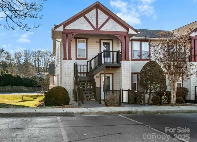 Property at 2302 Deermouse Way, Hendersonville, NC 28792, 3 beds, 2 baths