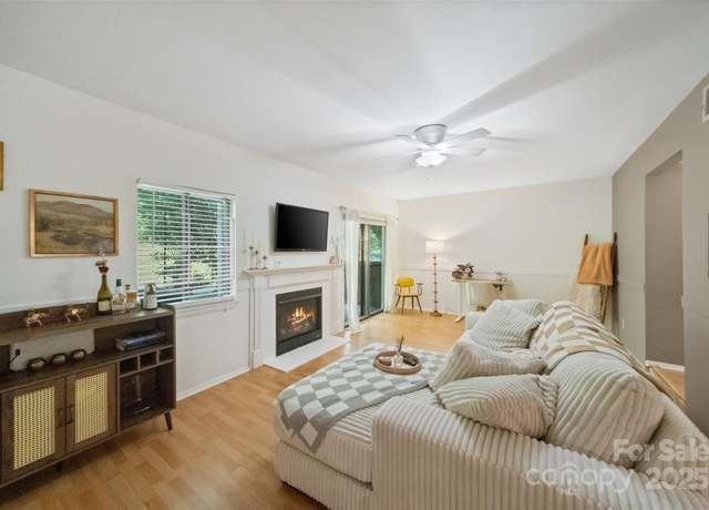 Property at 3737 Winding Creek Ln, Charlotte, NC 28226, 3 beds, 2.5 baths
