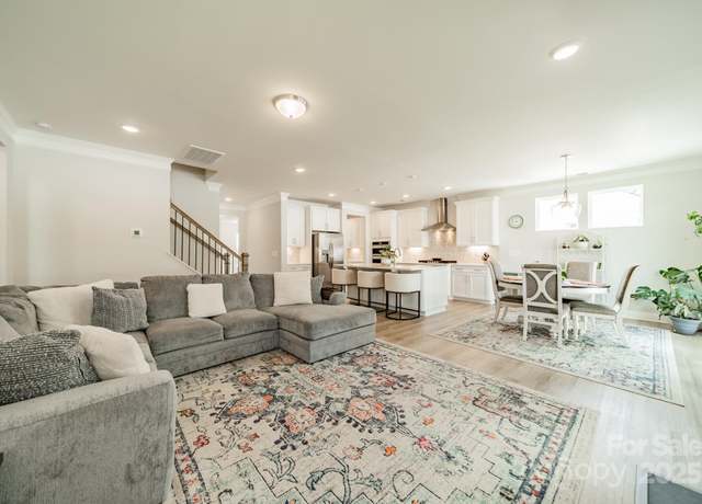 Property at 113 Summerhill Dr, Mooresville, NC 28115, 6 beds, 4.5 baths