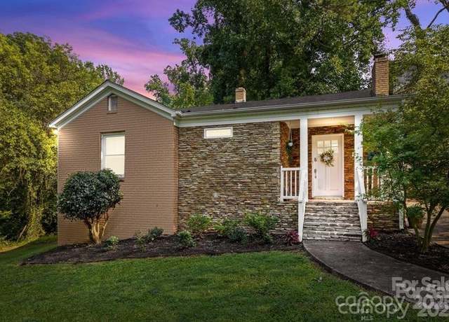 Property at 4010 Hiddenbrook Dr, Charlotte, NC 28205, 2 beds, 2.5 baths