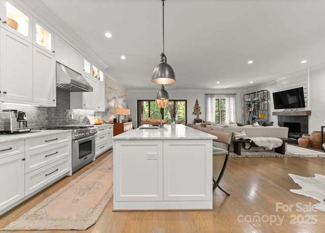 Property at 1160 S Kings Dr, Charlotte, NC 28207, 3 beds, 4.5 baths