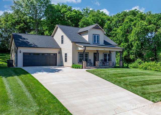 Property at 4941 Southview Dr, Hickory, NC 28602, 3 beds, 2.5 baths