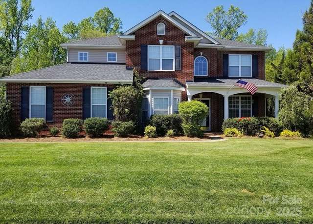 Property at 4819 Sandtyn Dr, Waxhaw, NC 28173, 3 beds, 2.5 baths