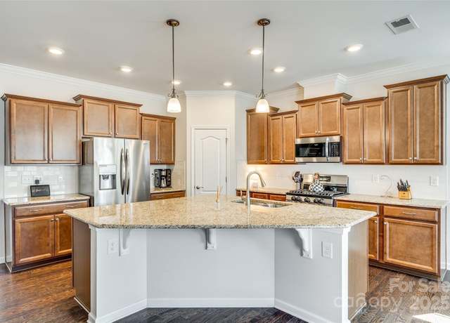 Property at 10014 Berkeley Castle Dr, Charlotte, NC 28273, 3 beds, 3 baths
