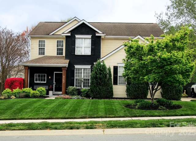 Property at 8140 Laurel Run Dr, Charlotte, NC 28269, 4 beds, 2.5 baths