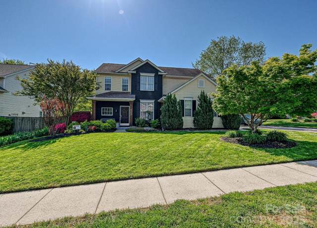 Property at 8140 Laurel Run Dr, Charlotte, NC 28269, 4 beds, 2.5 baths