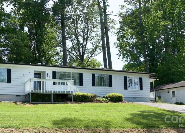 Property at 7 Lakewood Rd, Hendersonville, NC 28792, 2 beds, 2 baths