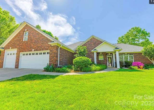 Property at 3643 Bay Pointe Dr, Sherrills Ford, NC 28673, 4 beds, 3 baths