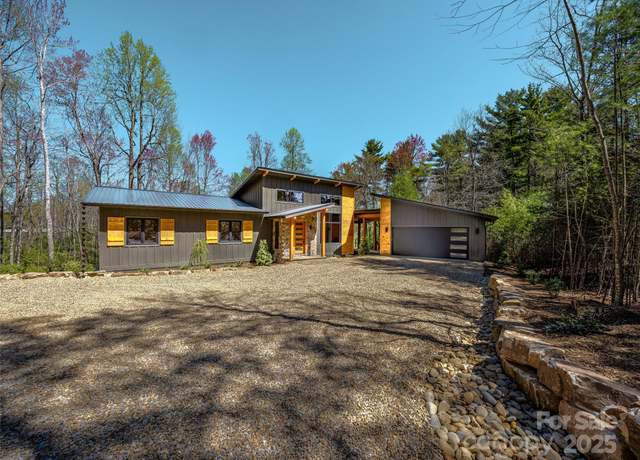 Property at 141 Danny Ln, Brevard, NC 28712, 3 beds, 2.5 baths