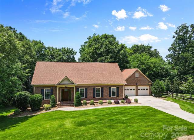Property at 7916 Wellston Dr, Charlotte, NC 28210, 4 beds, 2.5 baths