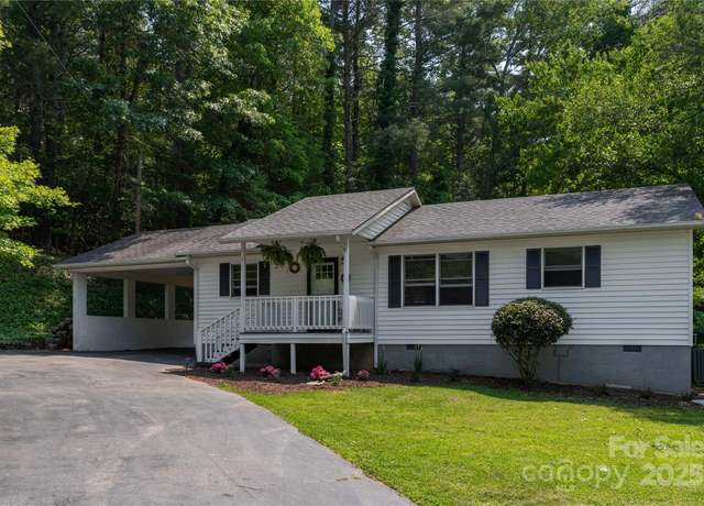 Property at 1 Buck Acres Dr, Asheville, NC 28806, 3 beds, 2 baths
