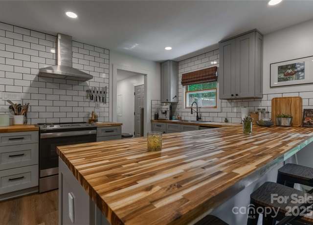 Property at 1 Buck Acres Dr, Asheville, NC 28806, 3 beds, 2 baths