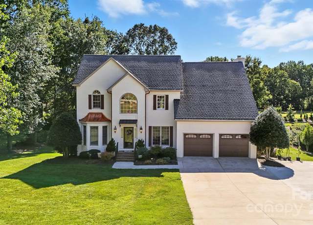 Property at 4921 Elmhurst Dr NE, Hickory, NC 28601, 5 beds, 3.5 baths