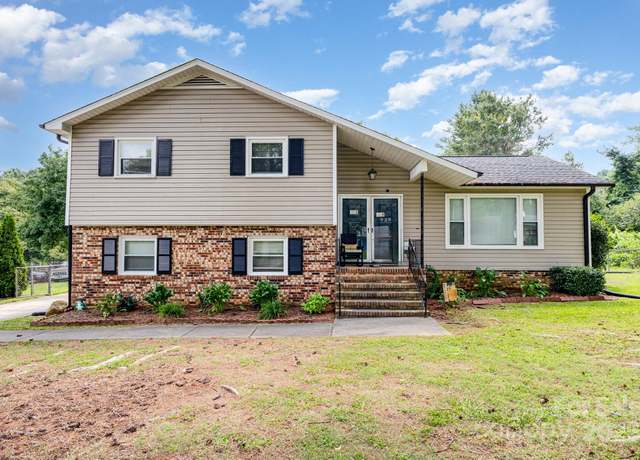 Property at 939 Malotte Ln, Gastonia, NC 28054, 4 beds, 3 baths