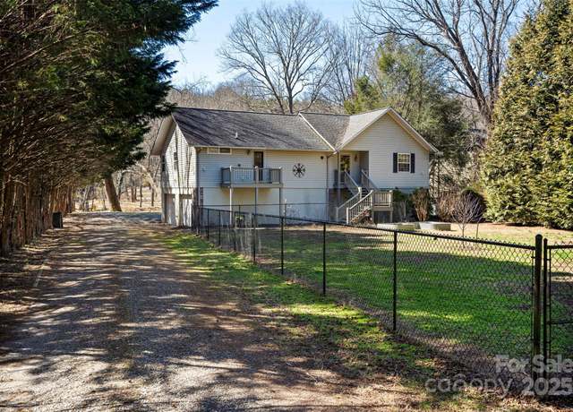Property at 28 Woodberry Ln, Murphy, NC 28906, 4 beds, 3 baths