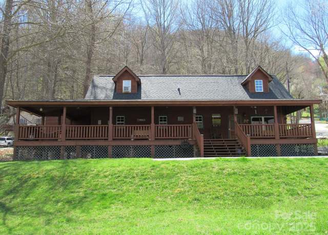 Property at 233 Rocky Top Rd, Maggie Valley, NC 28751, 3 beds, 2 baths