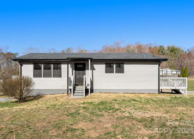 Property at 243 Salisbury Rd, Hendersonville, NC 28792, 2 beds, 3 baths