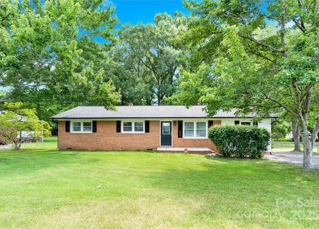 Property at 501 Kingfield Dr SW, Concord, NC 28027, 3 beds, 2 baths