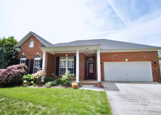 Property at 1021 Glen Laurel Dr, Fort Mill, SC 29707, 4 beds, 3 baths